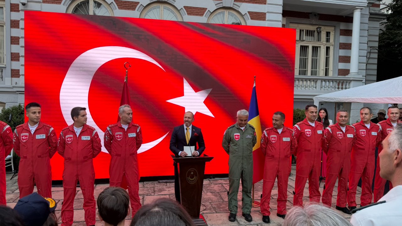 Romanya Başbakanı Victor Ponta Türk pilotlarına hayran kaldı! Peş peşe övgü seli