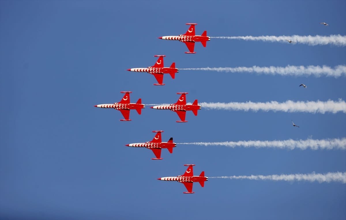 Romanya Başbakanı Victor Ponta Türk pilotlarına hayran kaldı! Peş peşe övgü seli