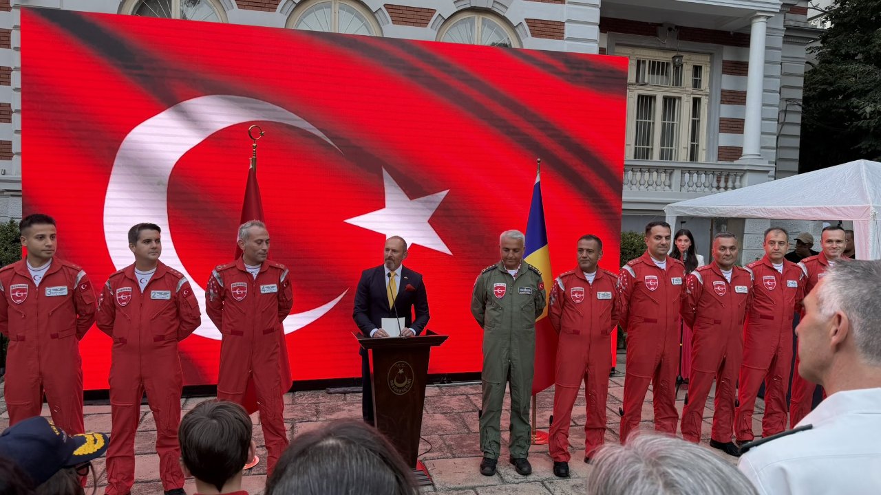 Romanya Başbakanı Victor Ponta Türk pilotlarına hayran kaldı! Peş peşe övgü seli