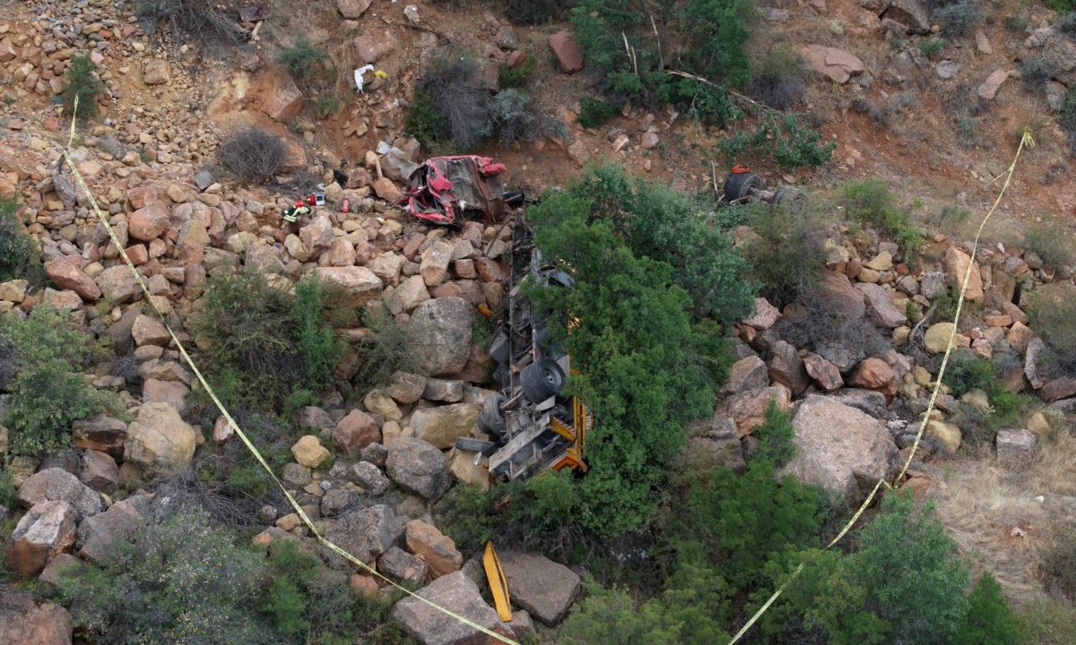 Vinç uçuruma yuvarlandı! Feci kazada sürücü can verdi