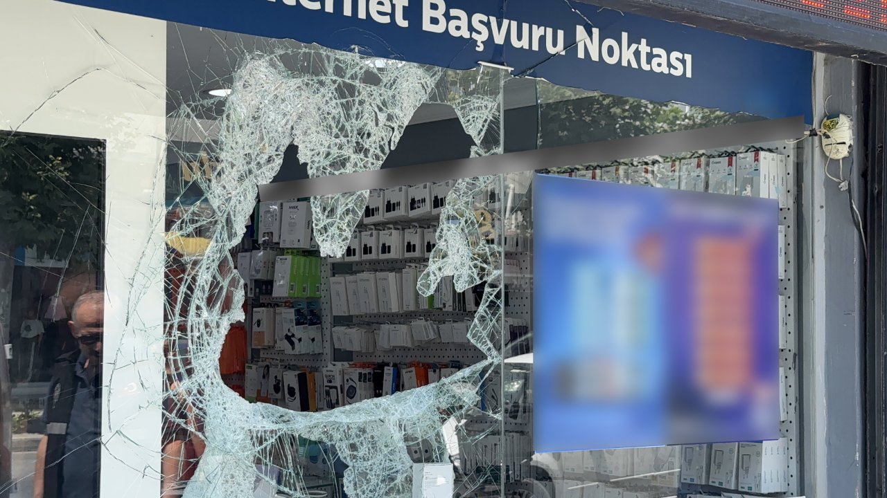 400 bin lira saniyeler içinde buhar oldu! Camı odunla kırıp 14 telefon çaldılar