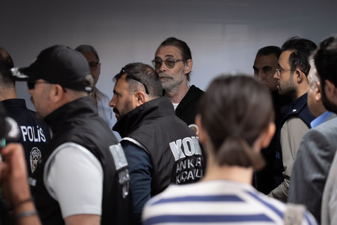 ‘Behzat Ç. komiser’ üç maymunu oynadı! CHP’nin artist başkanı, 207 soruyu cevapsız bıraktı