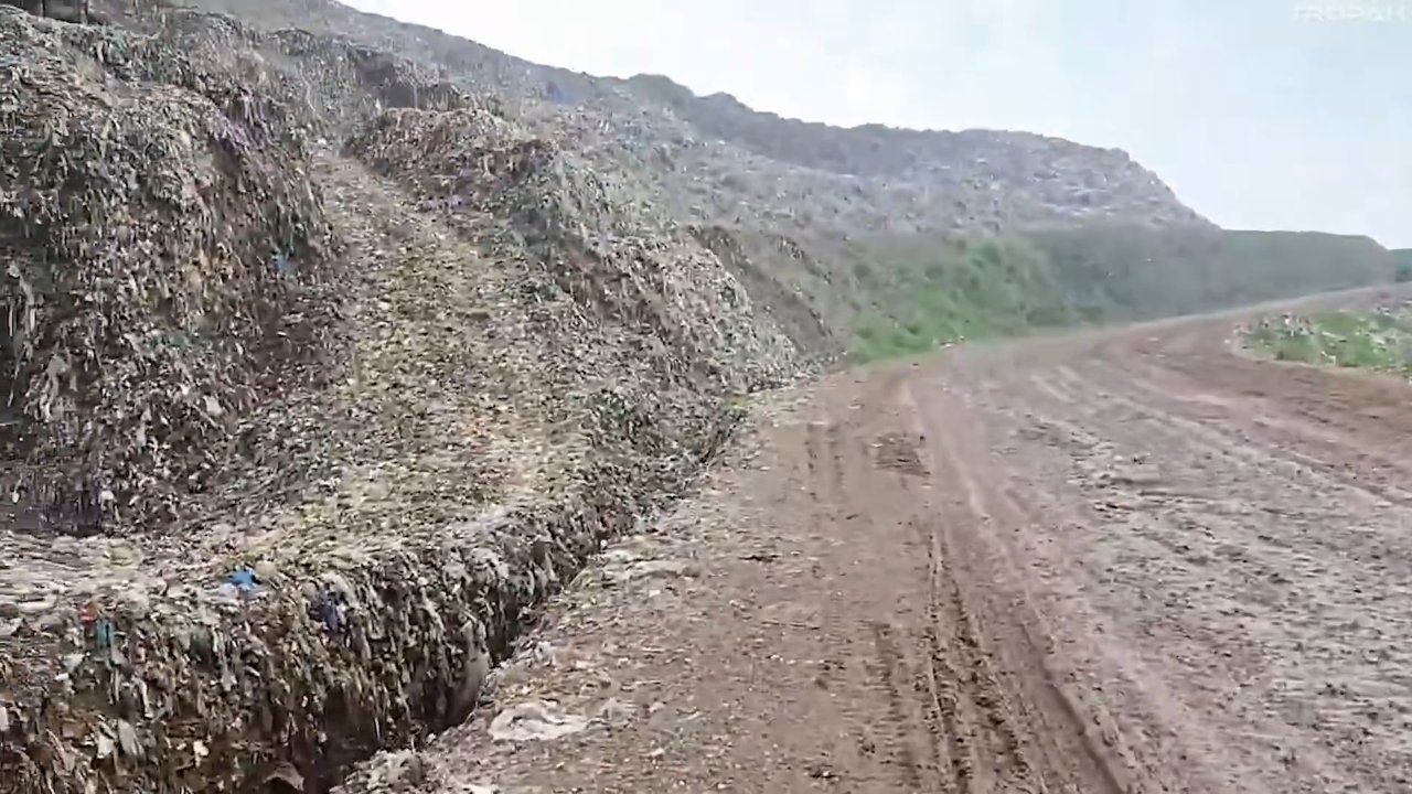 Çevre felaketinin adresi! Çöp Everesti 65 metreyi aştı, görenlerden tepki yağıyor