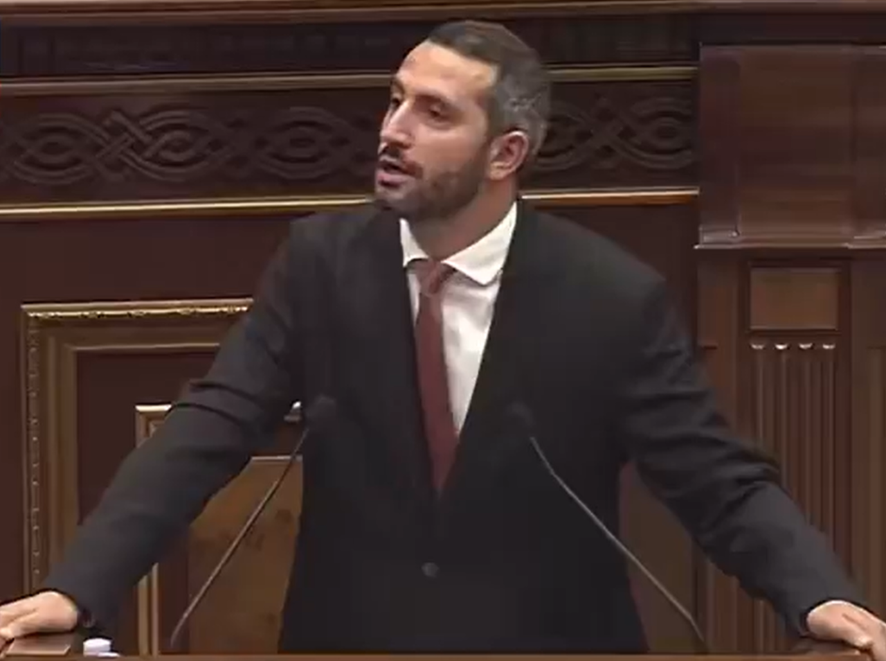 Ermenistan Meclisi'nde 'Adana kebap' sözleri! Kürsüde çarpıcı açıklama