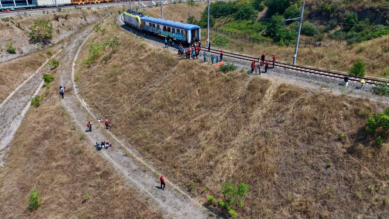 Gerçeği aratmayan hızlı tren kazası tatbikatı! Ekipler senaryo gereği teyakkuza geçti