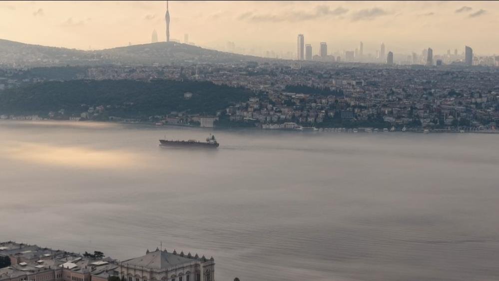 İstanbul'da yoğun sis etkisi! Boğaz hattı trafiğe kapatıldı