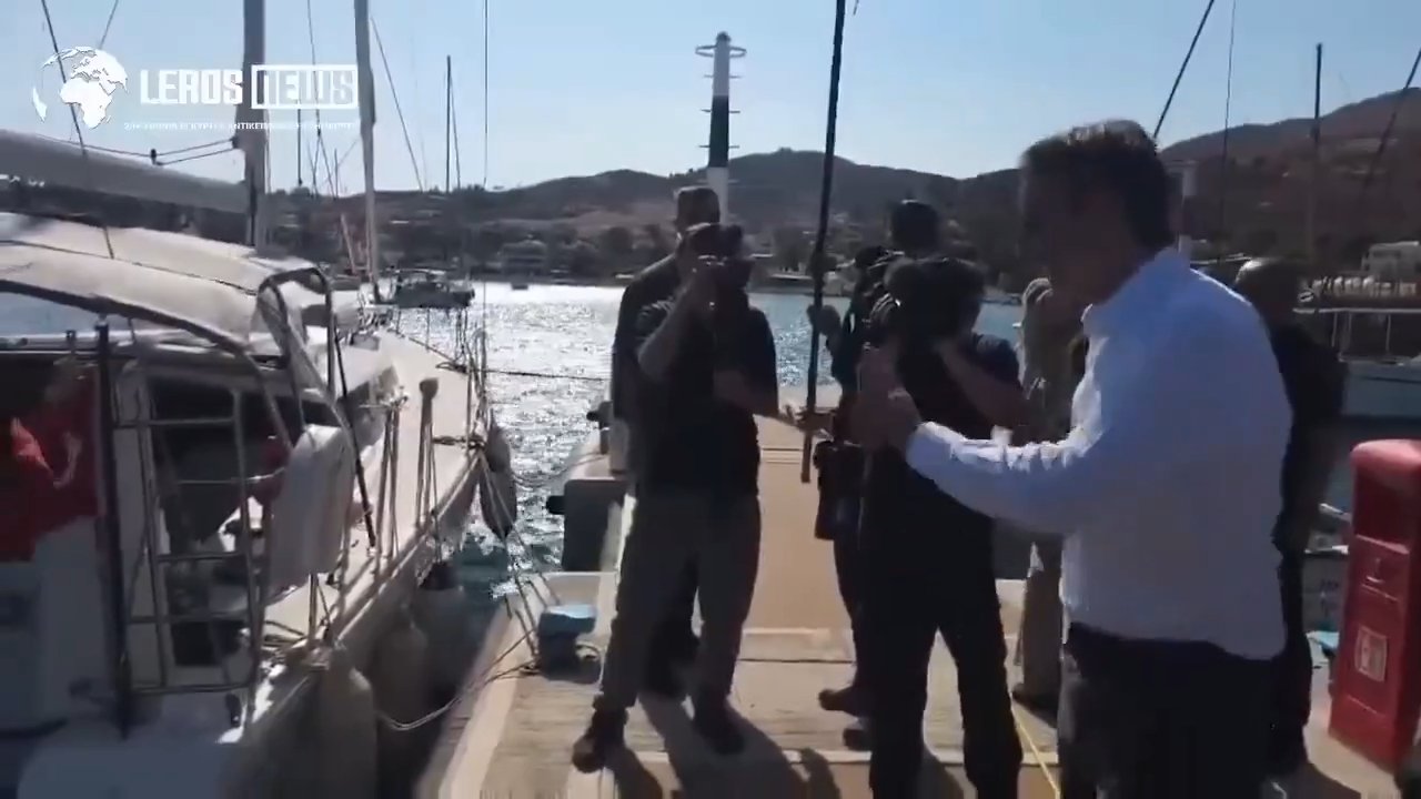 Miçotakis, Türk denizcileri görünce rotasını değiştirdi! Tekneye yöneldi, sohbet etti