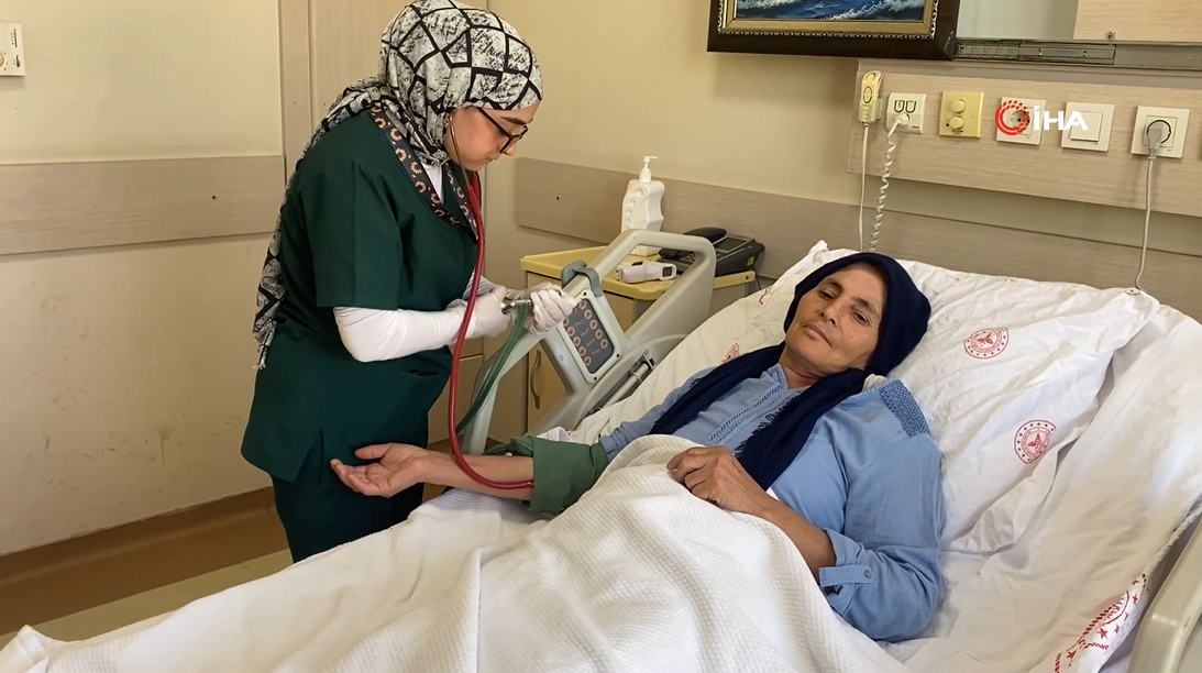 Ne kitle ne bebek… 8 ay karnında kafatası kemiğini taşıdı! 3 çocuk annesinin sıradışı hikayesi