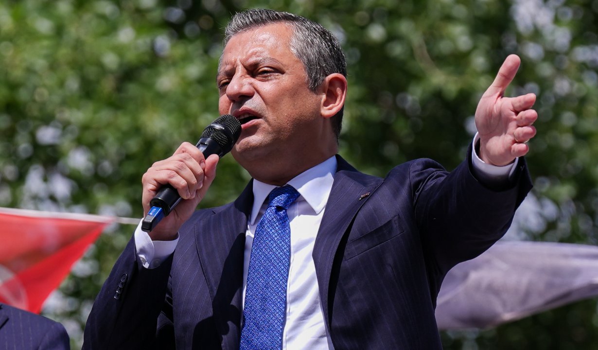 Özgür Özel, CHP'de yaptığı en büyük hatayı itiraf etti: Ellerim kırılsaydı