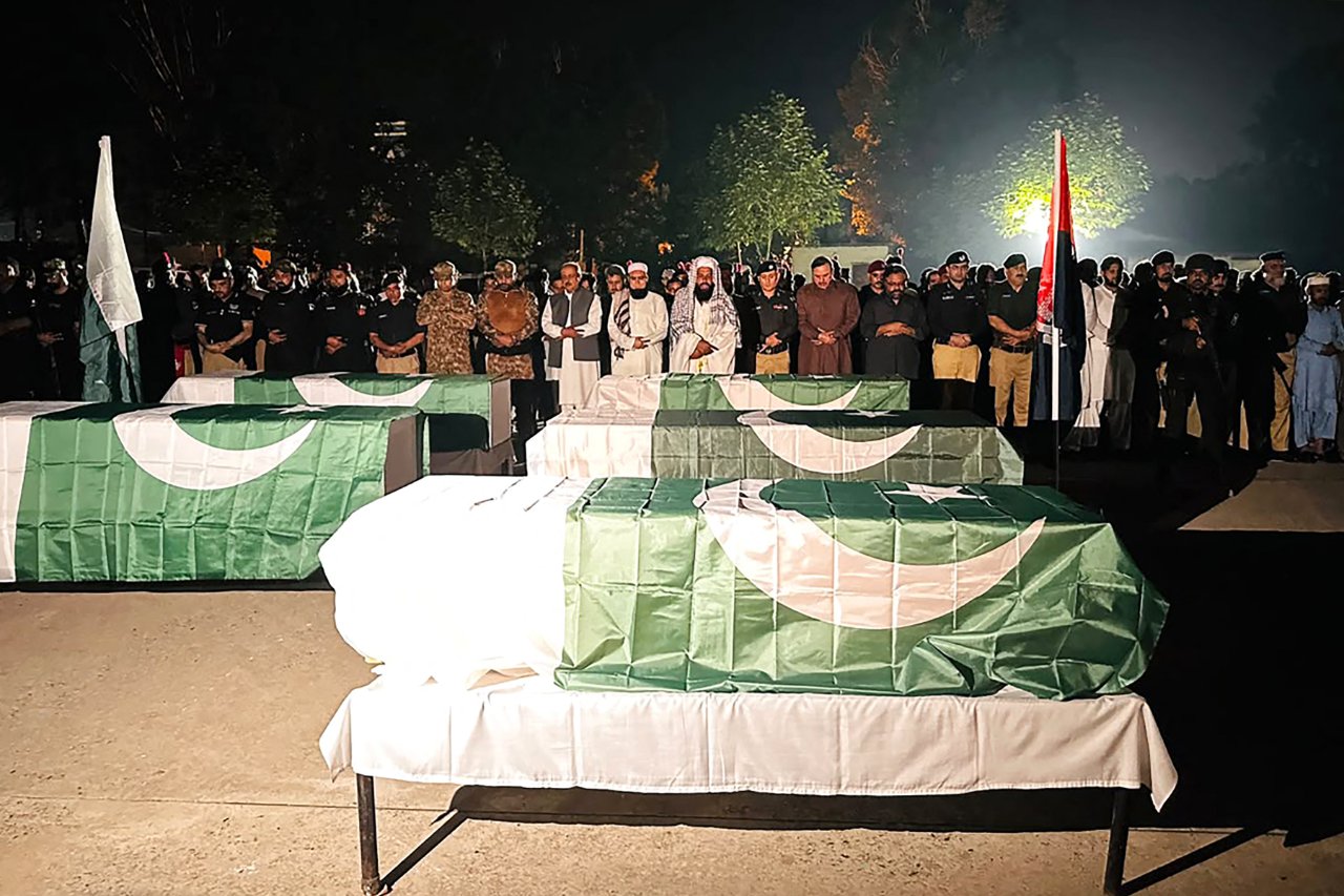 Pakistanda karakol önündeki patlamada bilanço ağırlaşıyor! Ölü sayısı 16ya yükseldi
