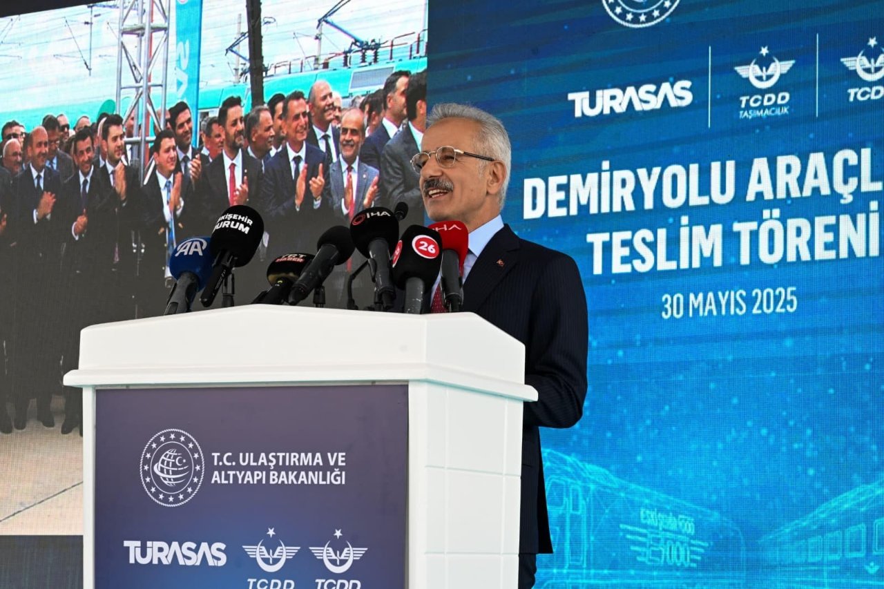 Raylarda Türk imzası! İlk yerli lokomotif Afrika’ya ihraç edildi