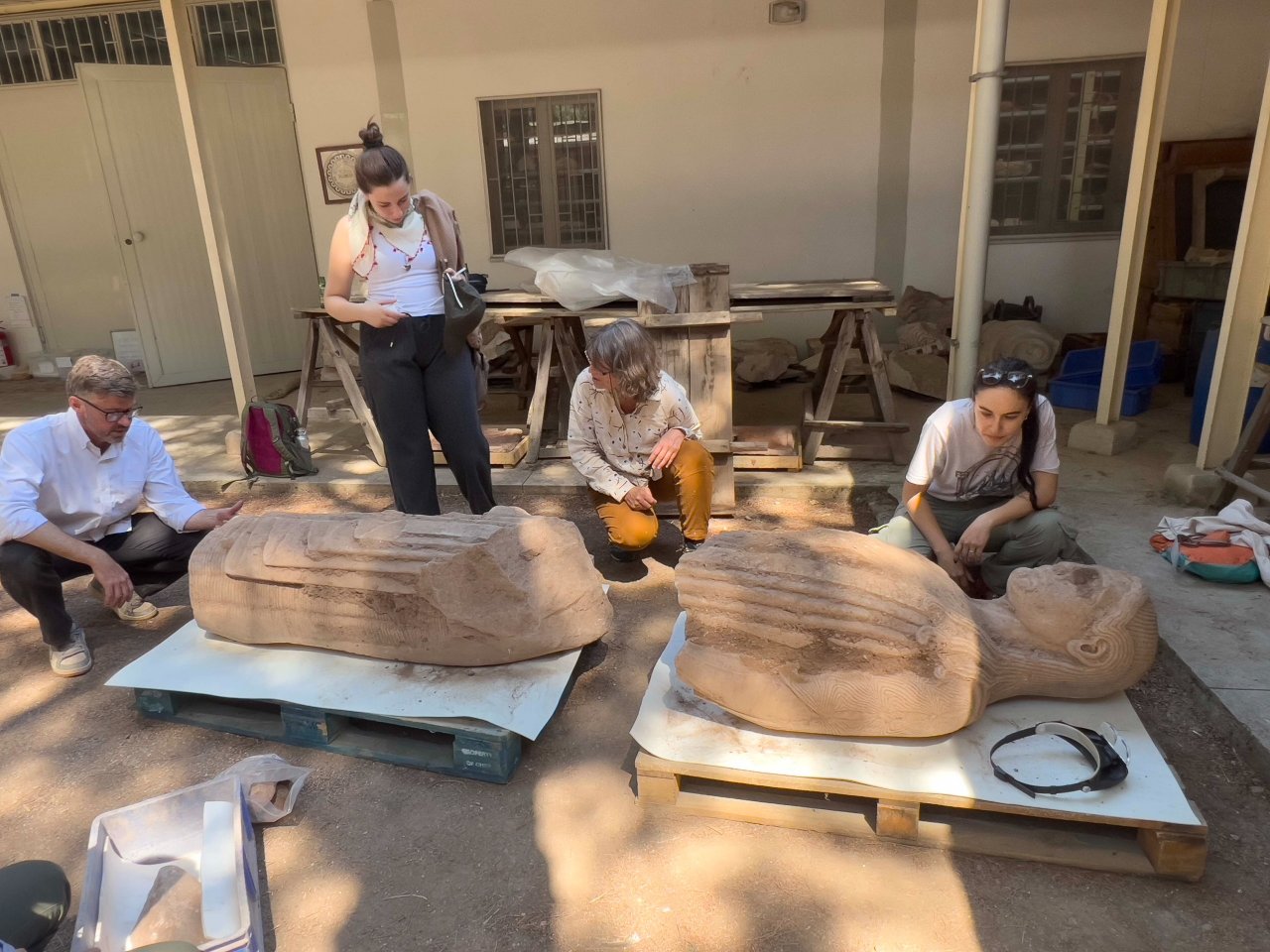 Sardes’te 2 bin 500 yıllık, 2,2 metre anıtsal heykel gün yüzüne çıkarıldı