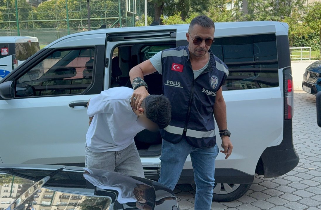 Tekmeledi, demir sopayla dövdü, kızgın kepçeyle yaktı! O cani gözaltında