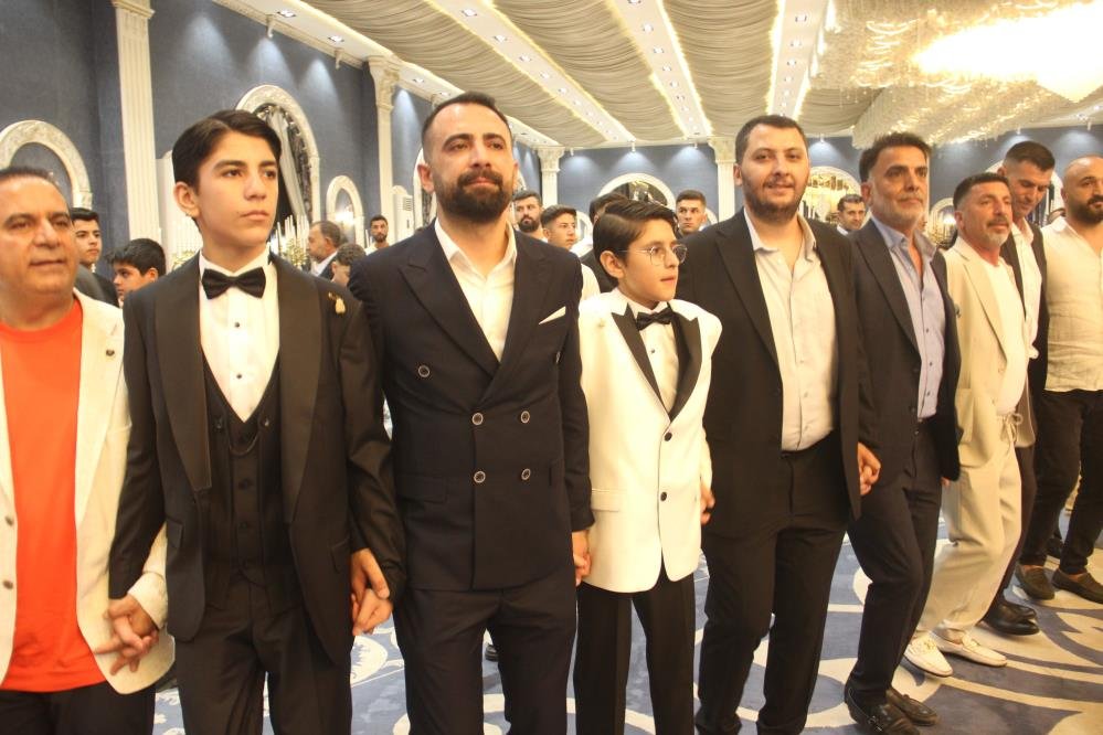 Terörsüz Türkiye’ye destek! Aşiret sünnetinde bütün takılar şehit çocuklarına gidecek