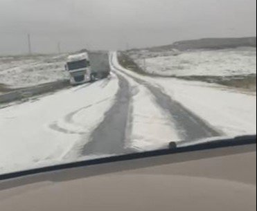 Ağustos sonunda kış sürprizi! Her yer beyaza büründü