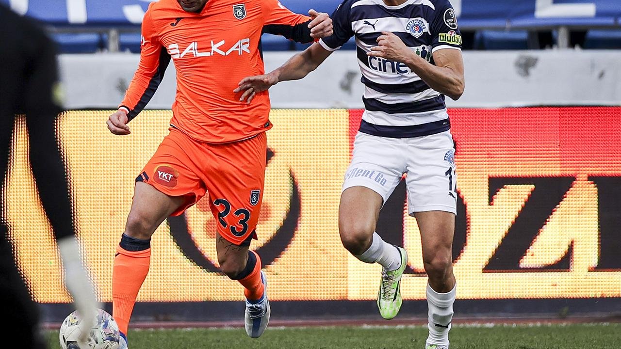 Başakşehir-Kasımpaşa maçı hangi kanalda, şifresiz canlı yayın nerede izlenir? İşte muhtemel 11'ler !