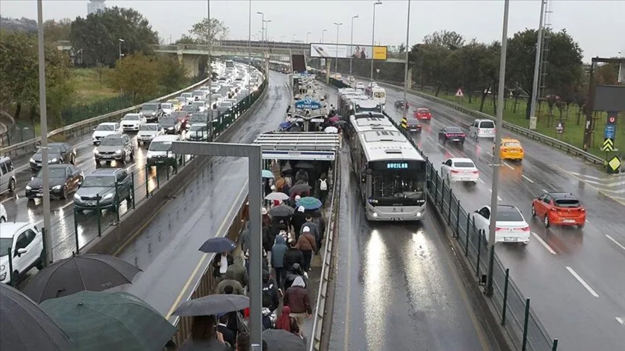 Bugün otobüsler bedava mı? Metro, marmaray ve metrobüs ücretsiz mi? (30 Ağustos 2026)