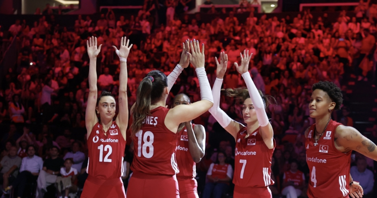 Bugün voleybol maçı var mı, Filenin Sultanları son 16 turu maçı ne zaman? İtalya-Türkiye maçı bu akşam!