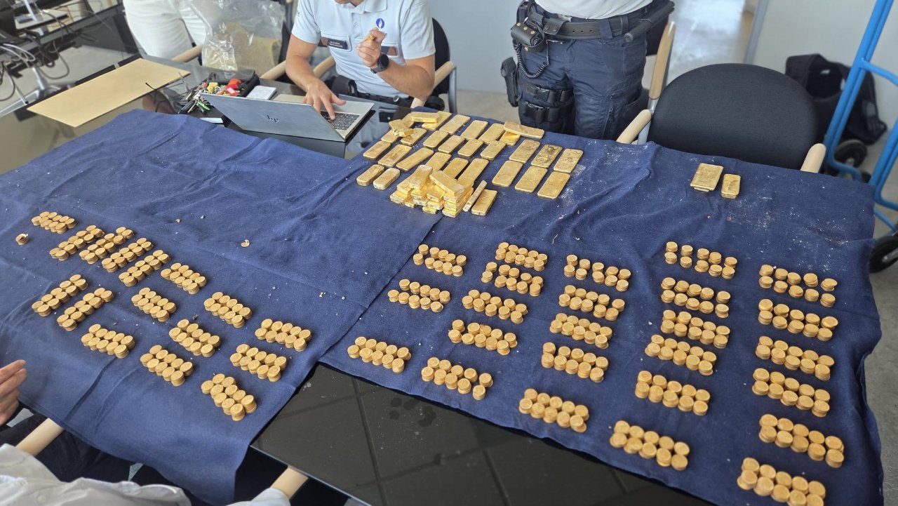 Duvarı kırdılar, arkasından 9 milyon avroluk altın serveti fışkırdı!