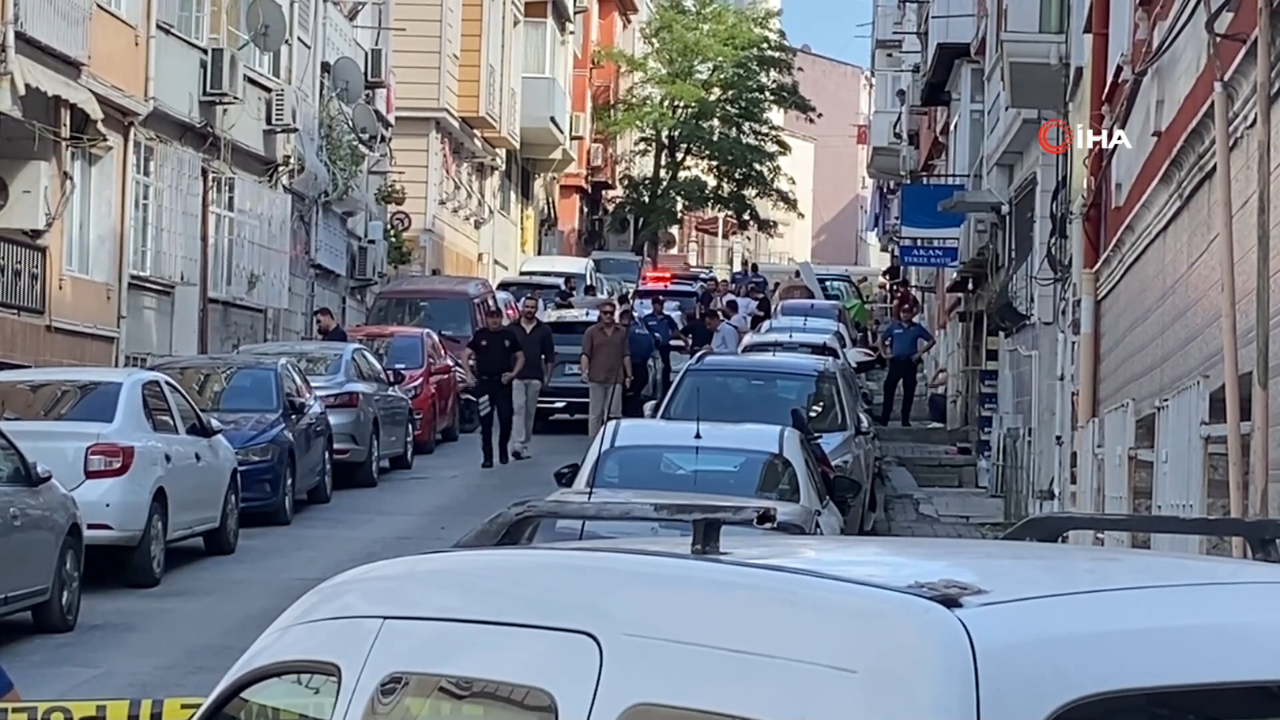 Fatih’te dehşet! Emekli polis eşi ve çocuğunu öldürüp intihar etti