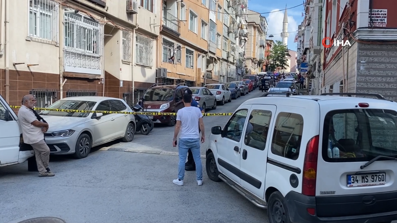 Fatih’te dehşet! Emekli polis eşi ve çocuğunu öldürüp intihar etti