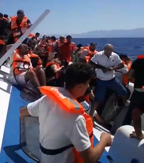 Girne’de batan gemiden kurtulan yolcular anlattı: “Bu havada gidilmez diye uyardık”