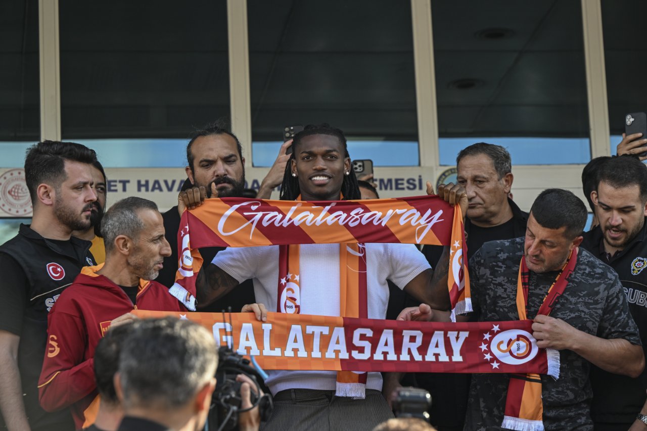 Onu durdurmak neredeyse imkânsız! Portekizli gazeteciler Rafael Leão’yu anlattı