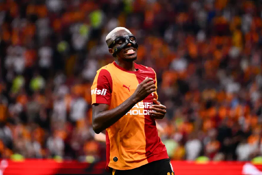 Osimhen, Galatasaray’ı sırtladı, taşıyor