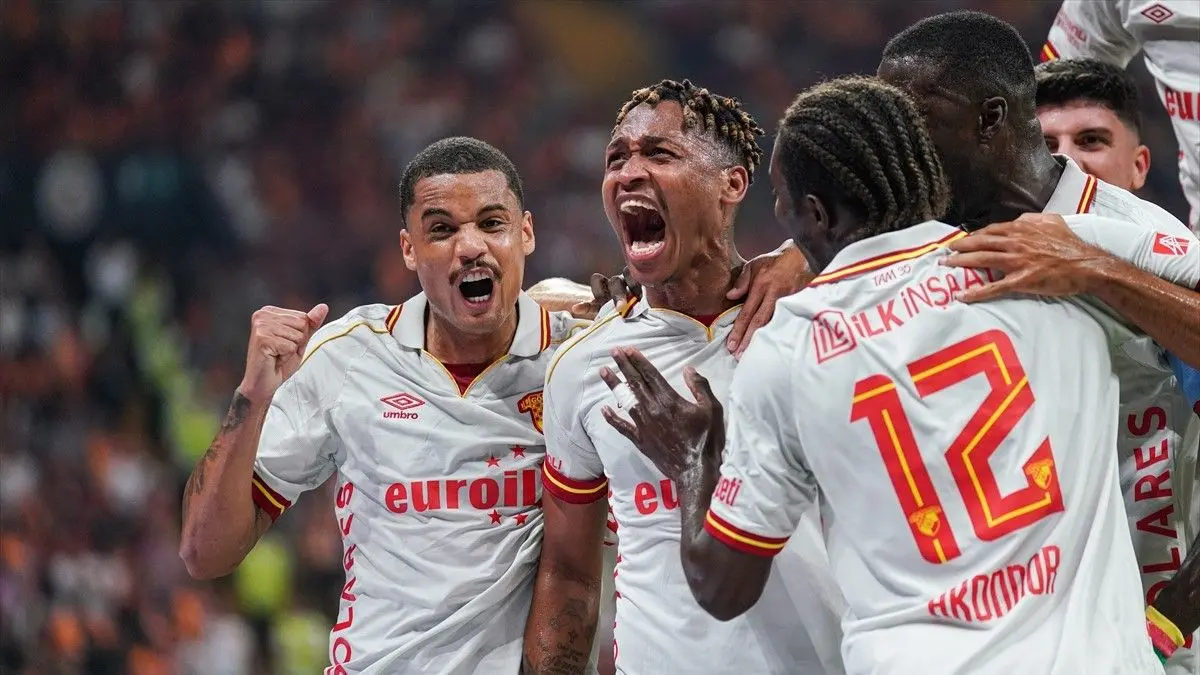 Osimhen, Galatasaray’ı sırtladı, taşıyor
