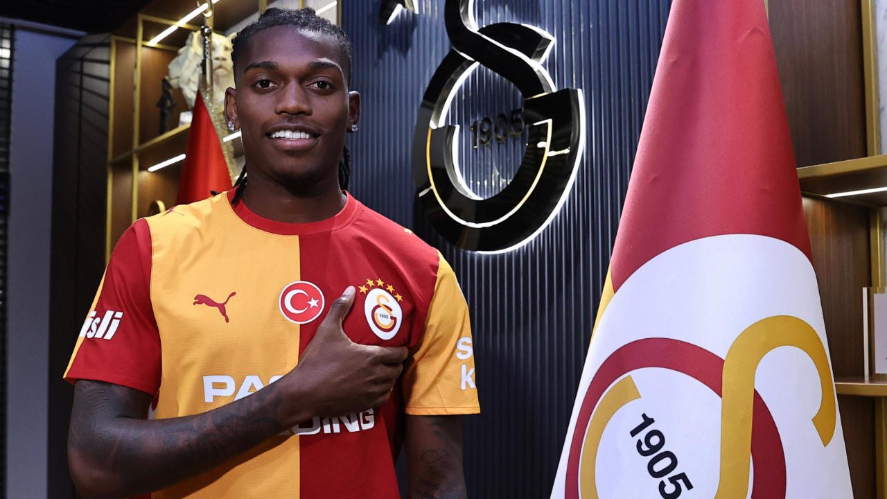 Rafael Leao resmen Galatasarayda: Dev transferin maliyeti duyuruldu