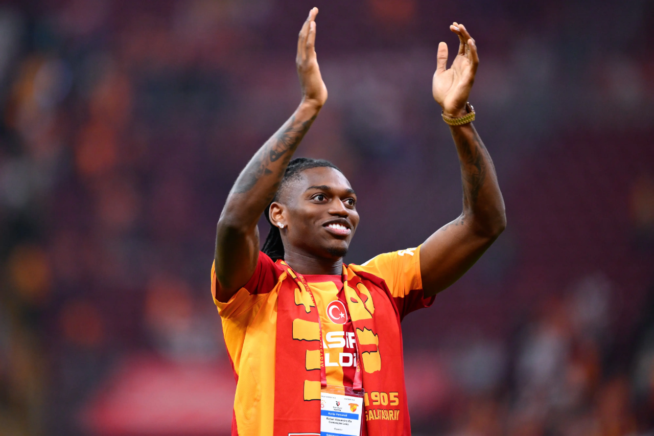 Rafael Leao resmen Galatasarayda: Dev transferin maliyeti duyuruldu