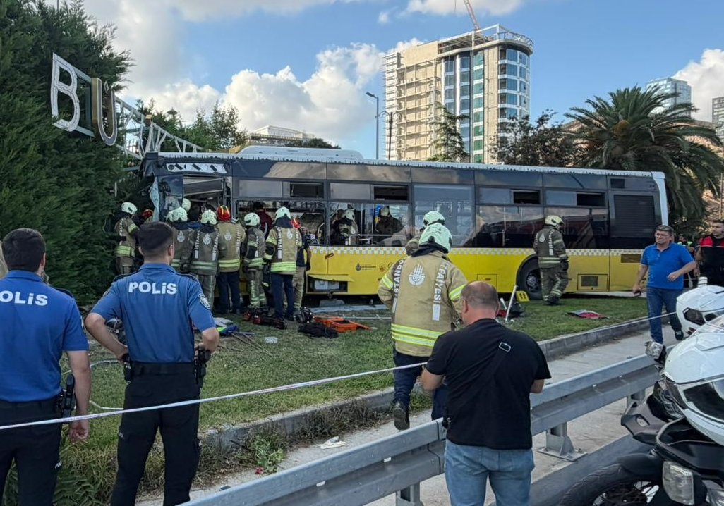 Zeytinburnu'ndaki İETT kazasında bilanço ağırlaşıyor! Can kaybı 3'e çıktı