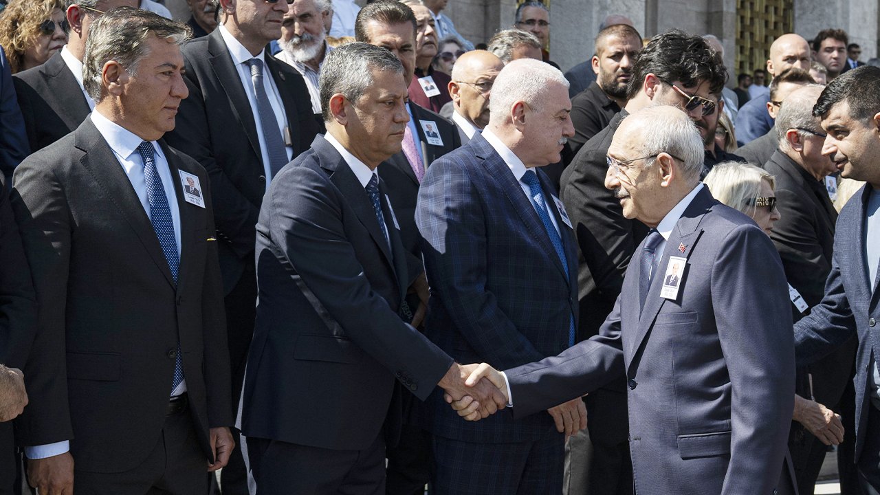 Cenazeye damga vuran anlar! Kılıçdaroğlu, Özgür Özel'le tokalaştı
