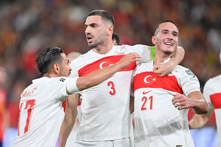 Deniz Gül (sağda)