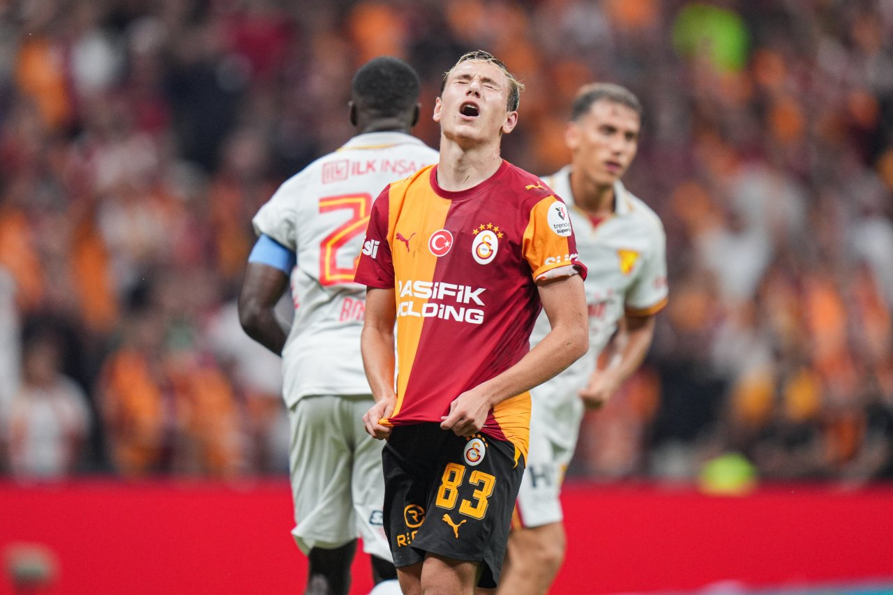 21 yaşındaki 10 numara Aleksey Batrakov, sarı-kırmızılı kulübün tarihindeki ilk Rus oyuncu oldu.