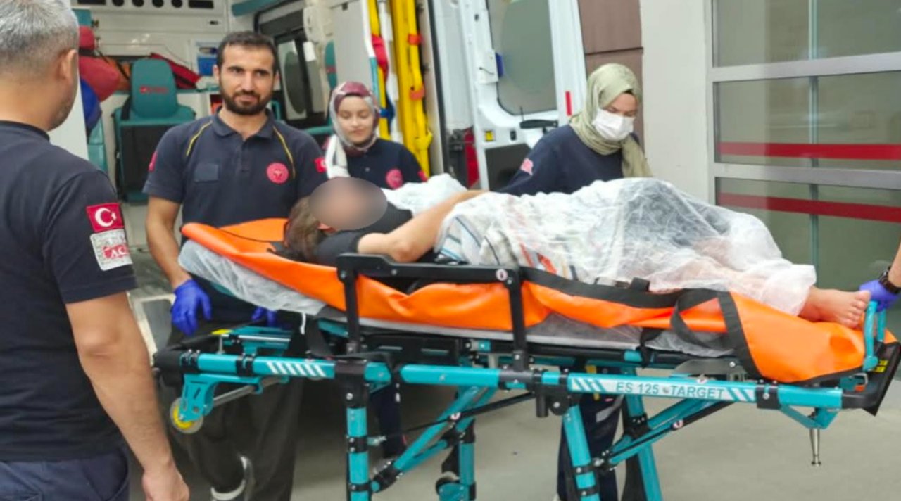 Sinir krizi geçiren kadın, kendini bıçakladı
