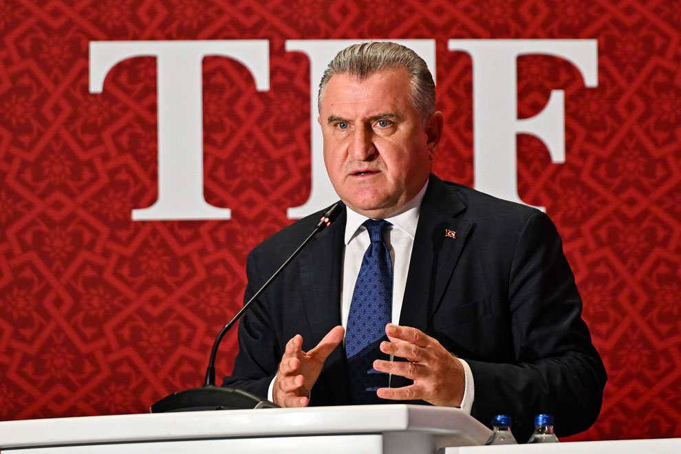 Gençlik ve Spor Bakanı Osman Aşkın Bak