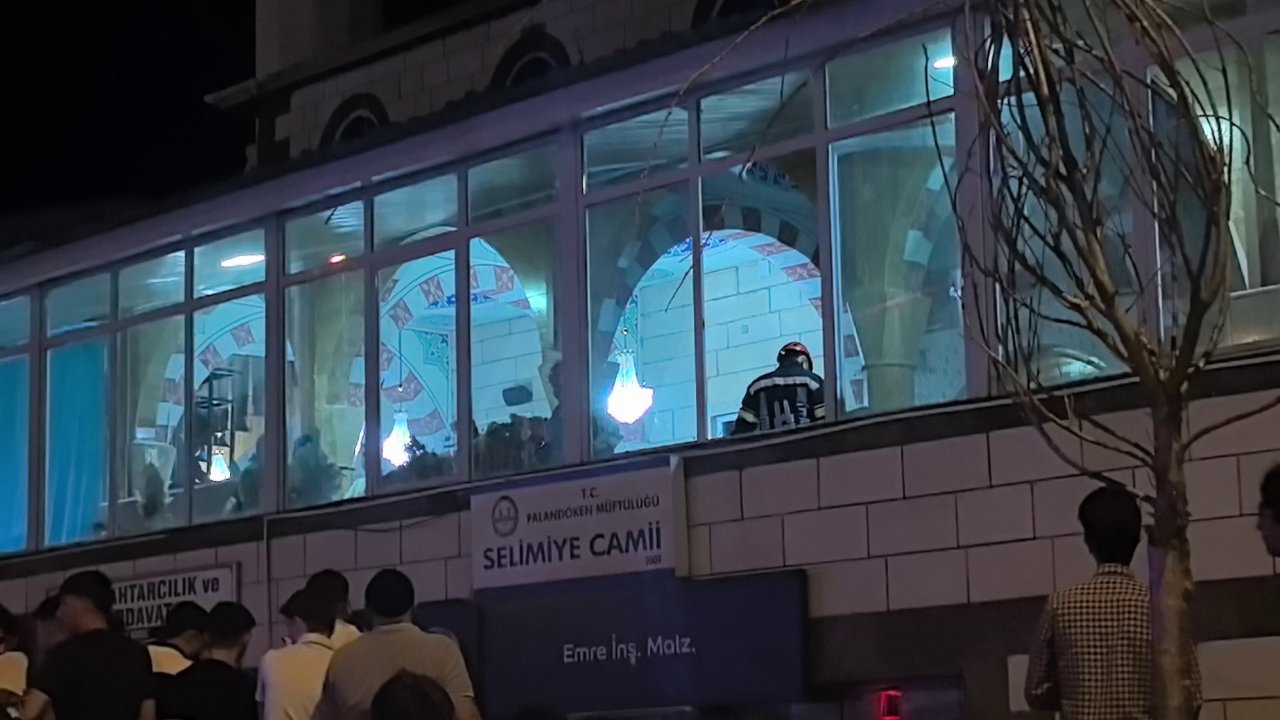 Camiye yatsı namazı için geldi, dehşetle karşılaştı! Ekipler olay yerine koştu