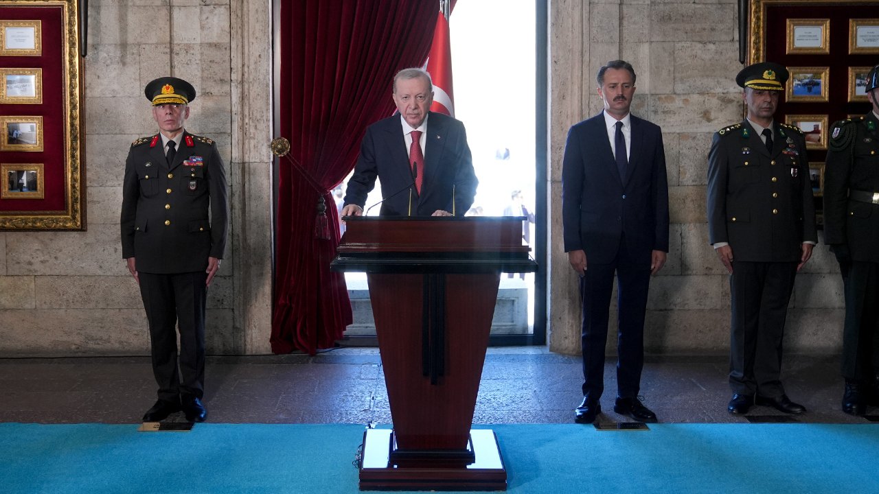 Erdoğan'dan YAŞ üyeleriyle Anıtkabir ziyareti