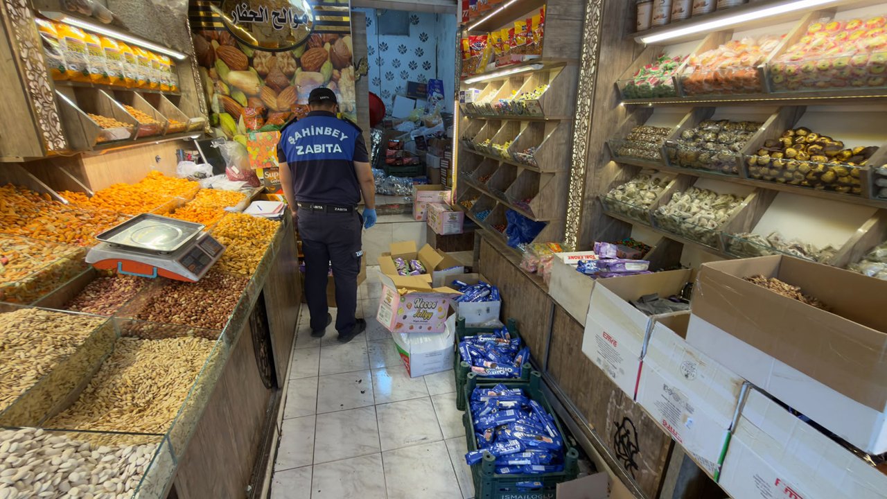 Gaziantep'te tarihi geçmiş ürün satan iş yeri mühürlendi