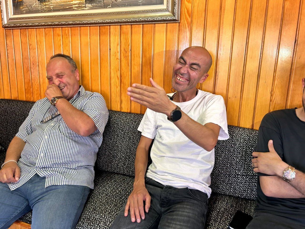 Kemal Sunal'ı hatırlatan taksici… Kahkahasıyla ün saldı! Herkes onu "gülen adam" olarak tanıyor