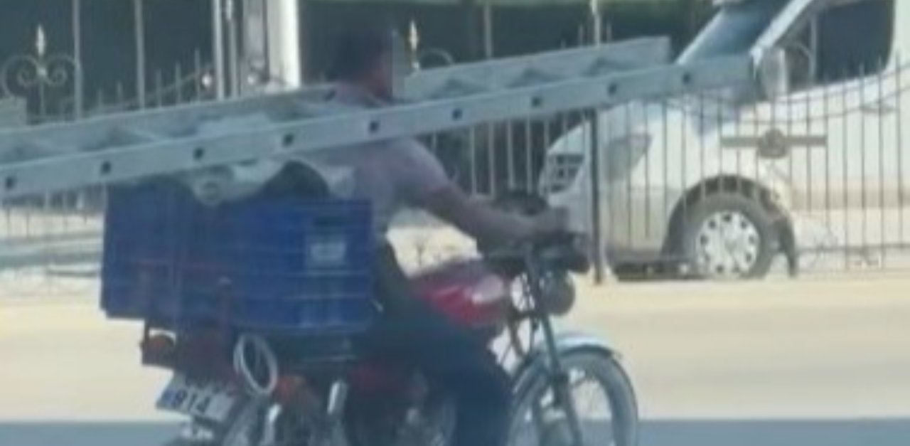 Osmaniye'de görenleri şaşkına çeviren anlar! Boynunda merdivenle motosiklet kullandı