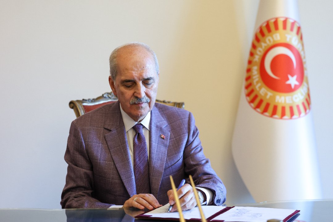 TBMM Başkanı Kurtulmuş'tan 'terörsüz Türkiye' süreç yasa teklifine imza!