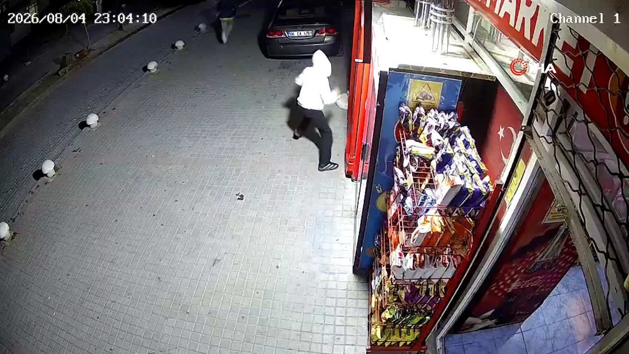 Ankara'da market hırsızlığı kamerada! İçecek çalan çocuklar böyle kaçtı
