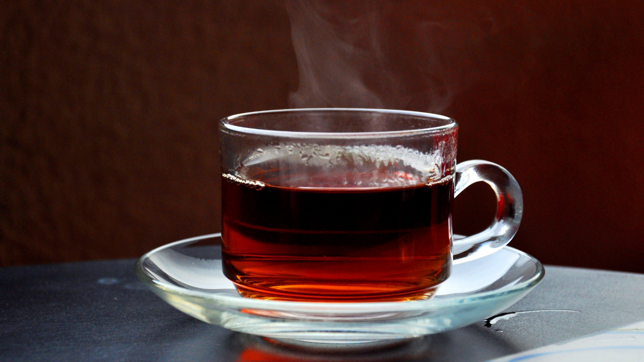 Bardağı masaya sert koydu, 10 yıllık işinden oldu! Mahkemeden emsal karar