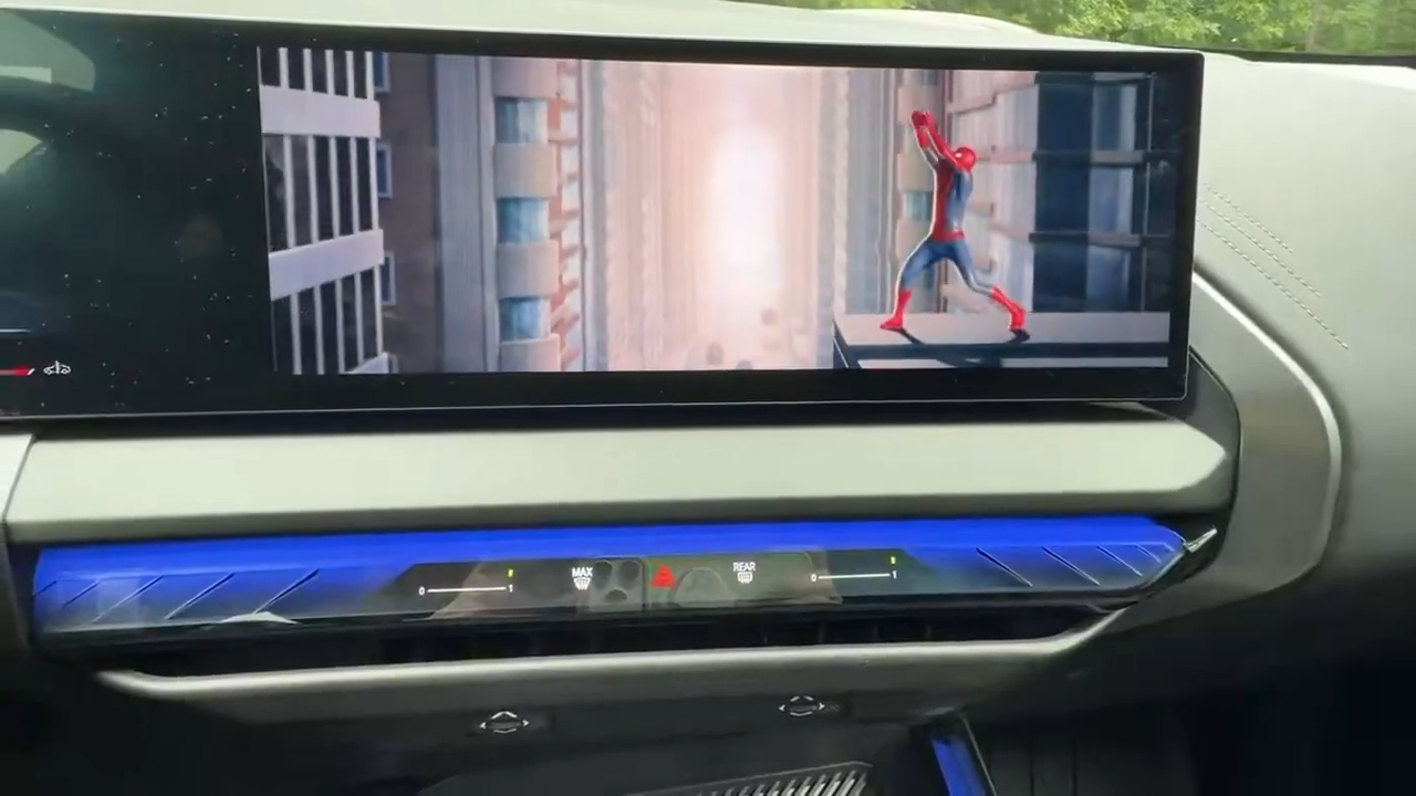BMW araç ekranlarında reklam göstermeye başladı! Kullanıcılardan tepkili