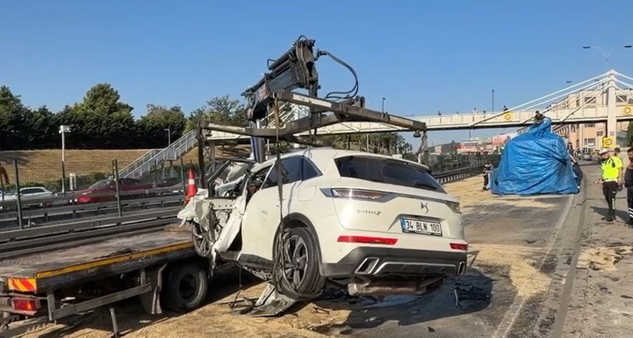 Facianın görüntüsü çıktı! Küçükçekmece otomobilin İETT’ye çarptığı anlar kamerada! 3 kişi böyle can vermiş