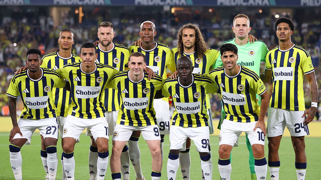 Fenerbahçeli yıldız sedyeyle oyundan alındı