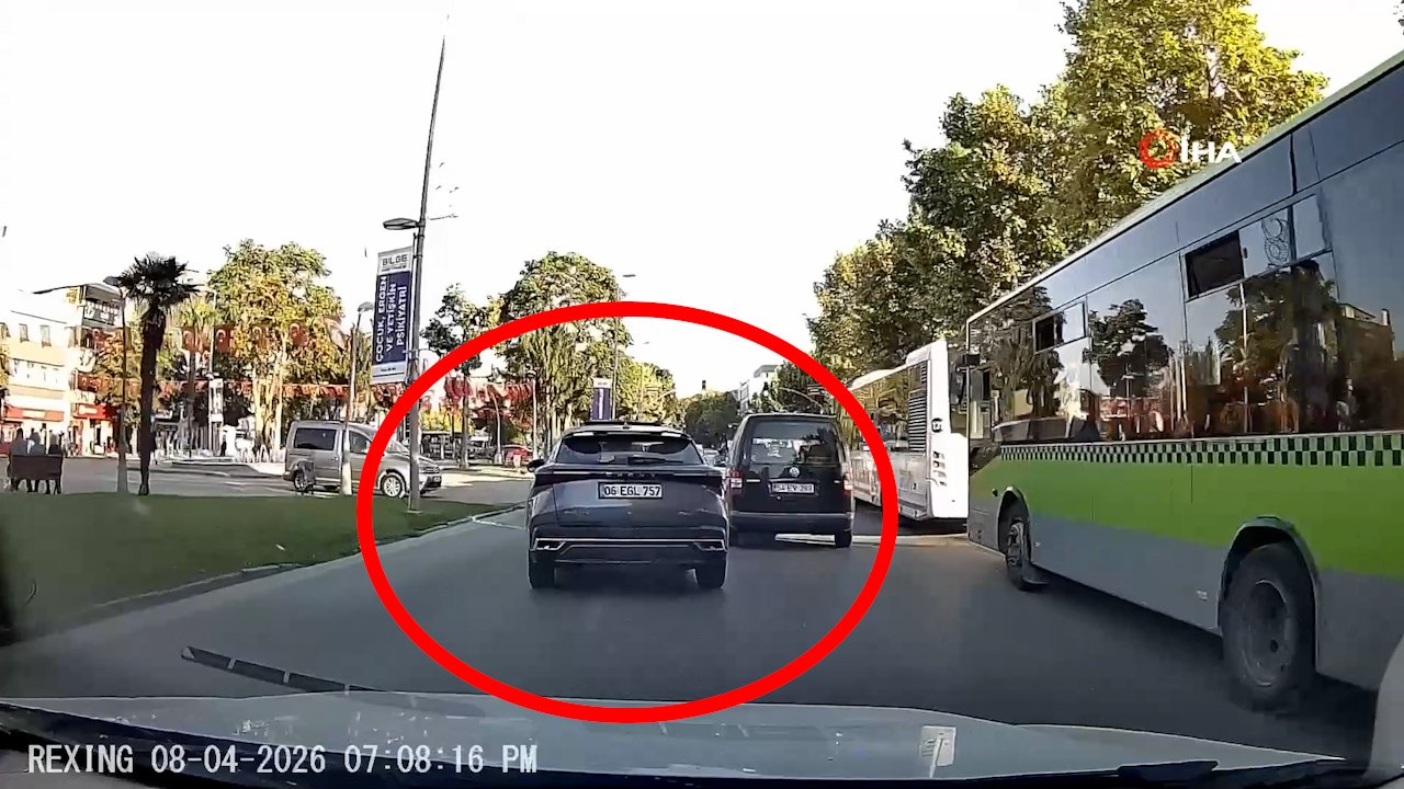 Sakarya'da pes dedirten görüntüler! Yoğun trafikte makas atan SUV kamerada