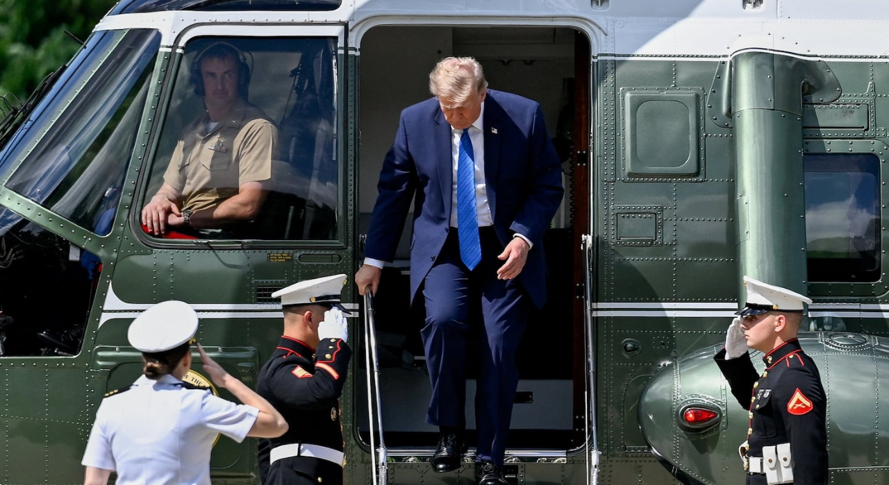 Trump’ı taşıyan helikopter yolcu uçağıyla burun buruna geldi! Soruşturma başlatıldı